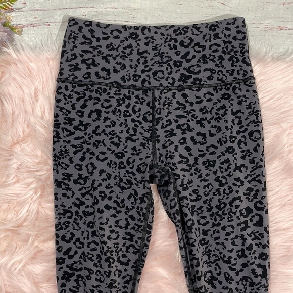Athleta Elation Ultra High Rise Tights Gray Cheetah Leggings - Picture 6 of 11